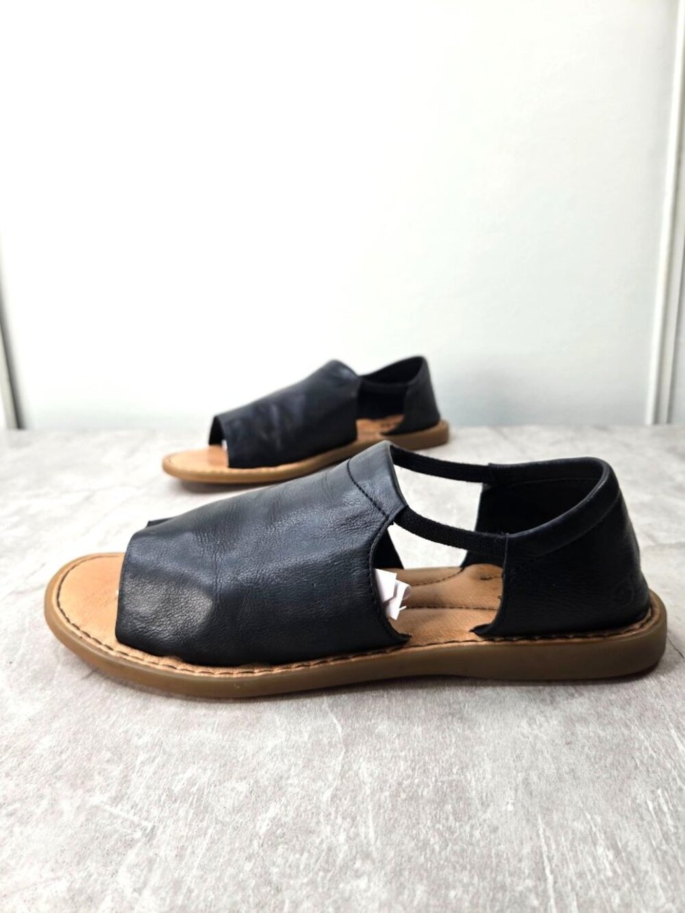 Born Modern Cove Flat Sandals 9 Black Leather Comfort Bohemian Hippie Gladiator